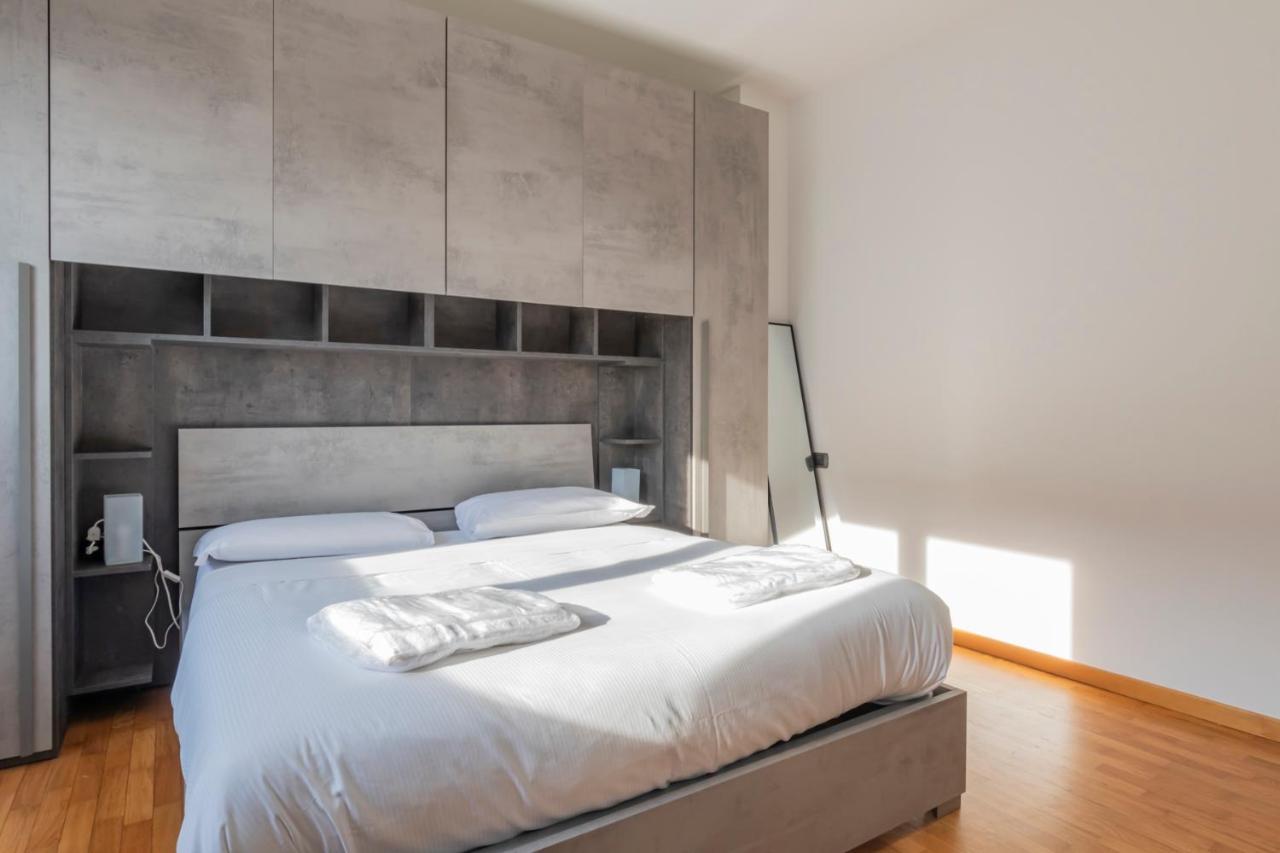 Apartmán Splendida Terrazza Su Arcimboldi - Milano Bicocca Exteriér fotografie